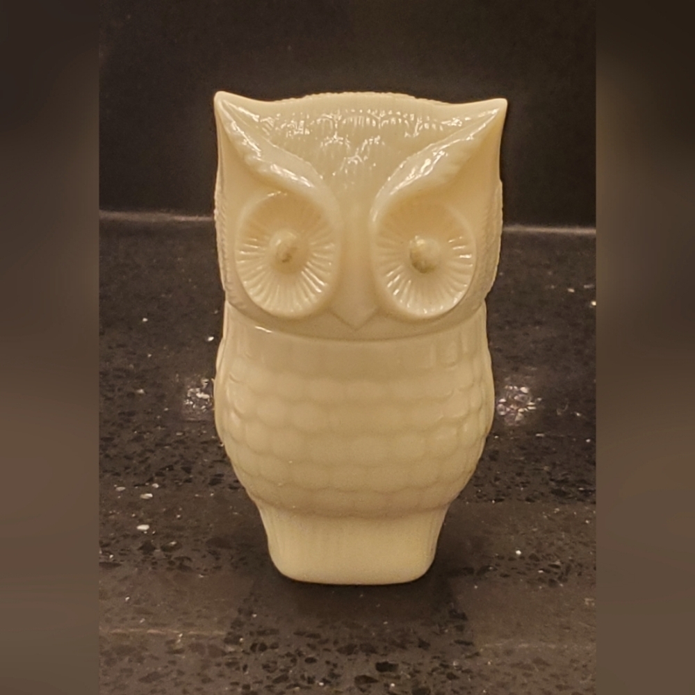 Vintage 1970s Avon Milk Glass Precious Owl Sachet Perfume Bottle Jar
